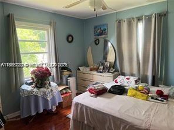 1527 NW 101st St, Miami FL 33147