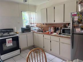 1527 NW 101st St, Miami FL 33147