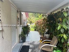 1527 NW 101st St, Miami FL 33147
