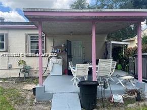 1527 NW 101st St, Miami FL 33147