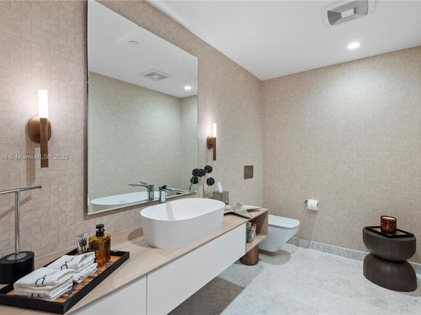 1135 103 St 303, Bay Harbor Islands FL 33154