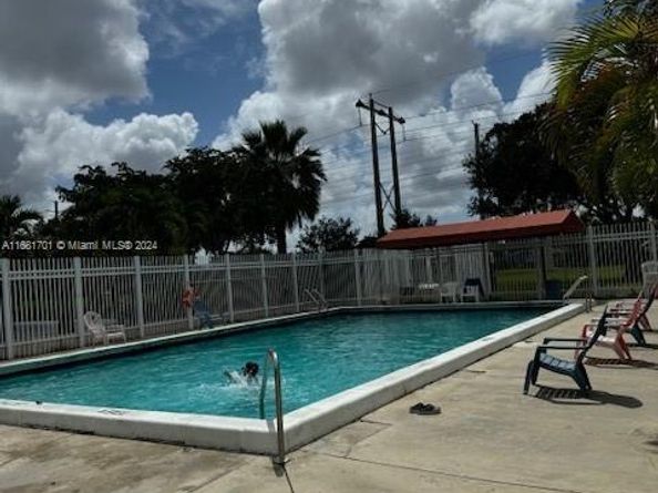 10018 NW 4th St 203, Pembroke Pines FL 33024