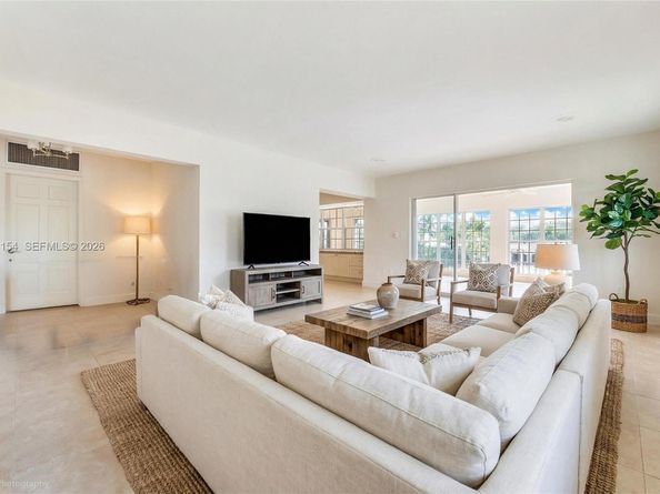 1265 S Alhambra Cir B, Coral Gables FL 33146