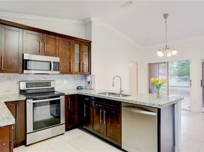 9834 NW 2nd Ct, Plantation FL 33324