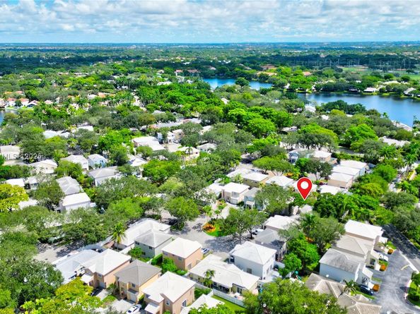 9834 NW 2nd Ct, Plantation FL 33324