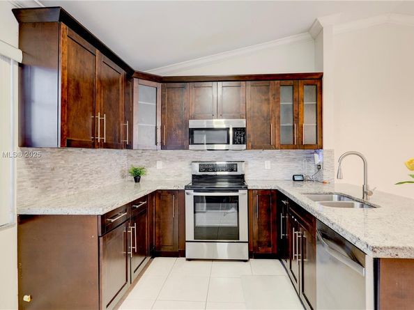 9834 NW 2nd Ct, Plantation FL 33324