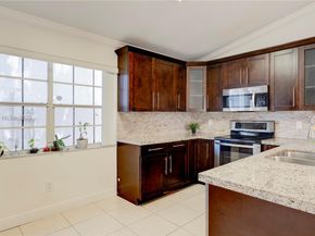 9834 NW 2nd Ct, Plantation FL 33324