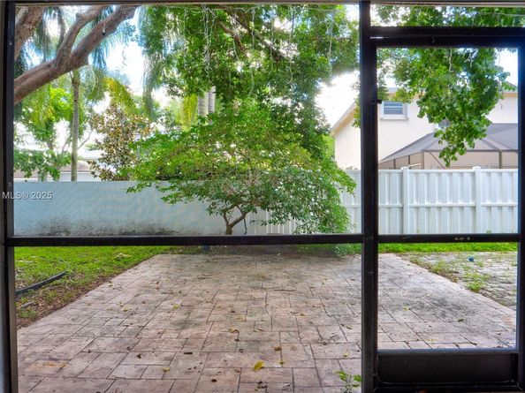 9834 NW 2nd Ct, Plantation FL 33324