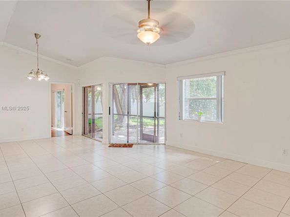 9834 NW 2nd Ct, Plantation FL 33324
