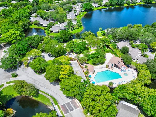 9834 NW 2nd Ct, Plantation FL 33324