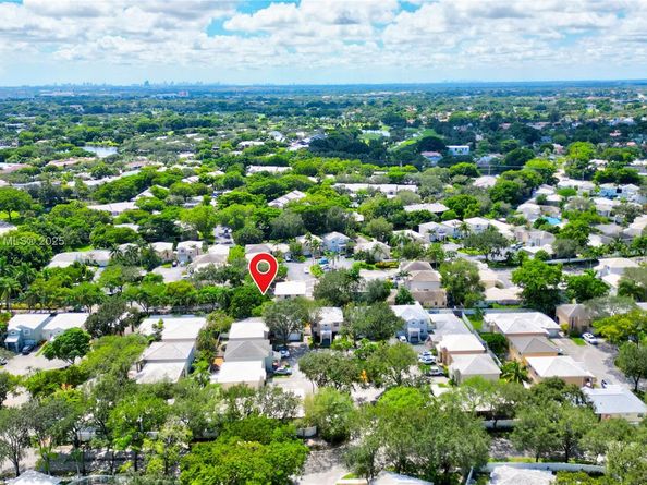 9834 NW 2nd Ct, Plantation FL 33324