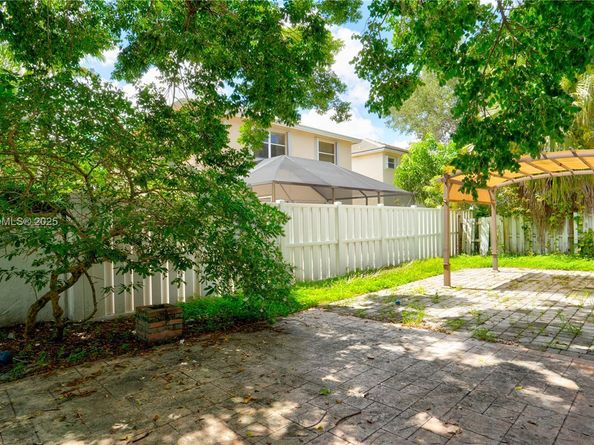 9834 NW 2nd Ct, Plantation FL 33324