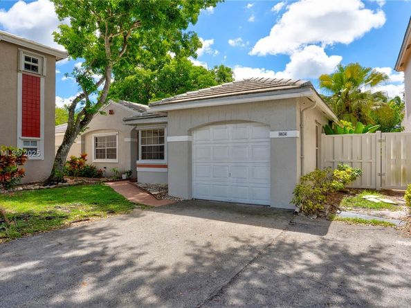 9834 NW 2nd Ct, Plantation FL 33324