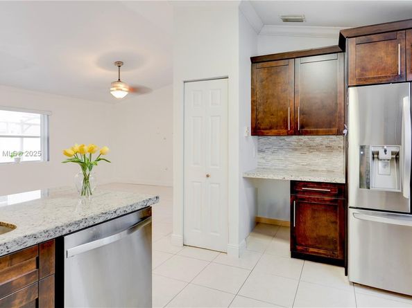 9834 NW 2nd Ct, Plantation FL 33324