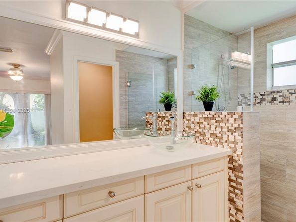 9834 NW 2nd Ct, Plantation FL 33324