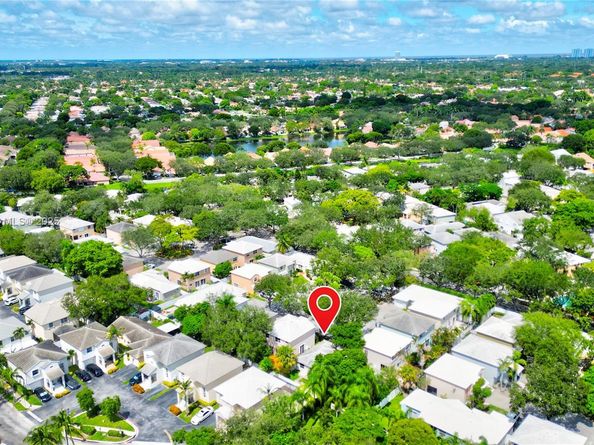 9834 NW 2nd Ct, Plantation FL 33324