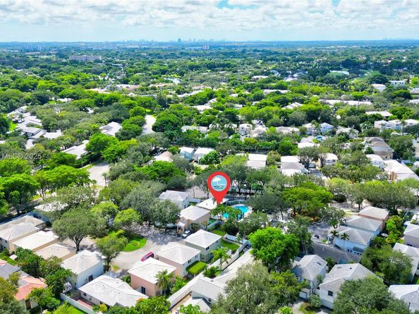 9834 NW 2nd Ct, Plantation FL 33324