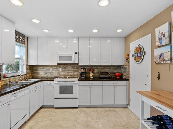 3550 Galt Ocean Dr 111, Fort Lauderdale FL 33308