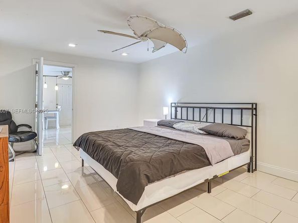 6950 SW 26th St, Miramar FL 33023