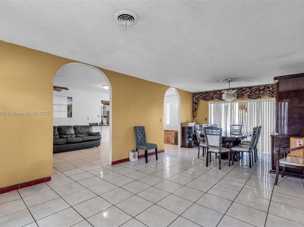 105 NE 213th St, Miami Gardens FL 33179