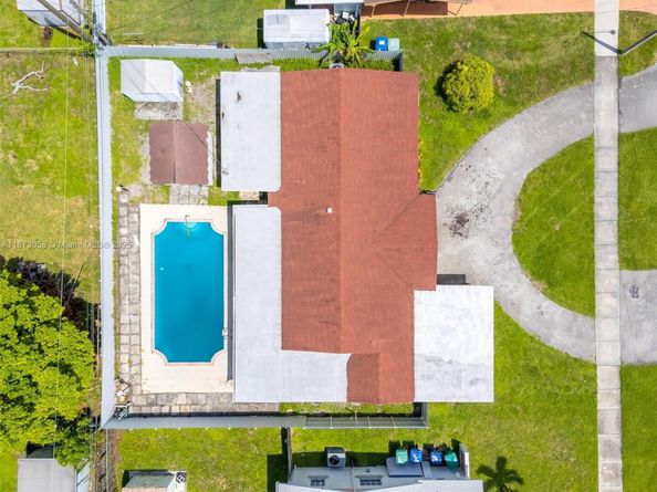 105 NE 213th St, Miami Gardens FL 33179