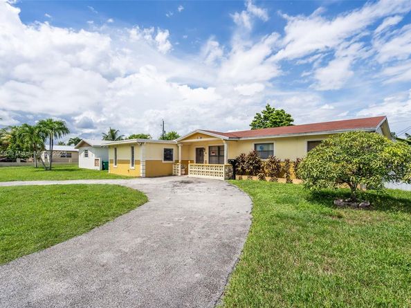 105 NE 213th St, Miami Gardens FL 33179