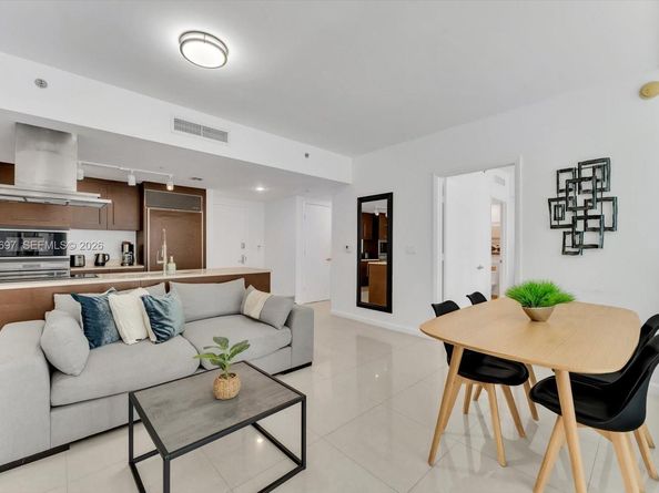 485 Brickell Ave 1807, Miami FL 33131