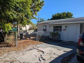 2116 Monroe Ter, Hollywood FL 33020