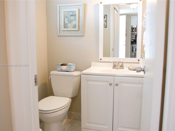606 SW Natura Blvd 207, Deerfield Beach FL 33441