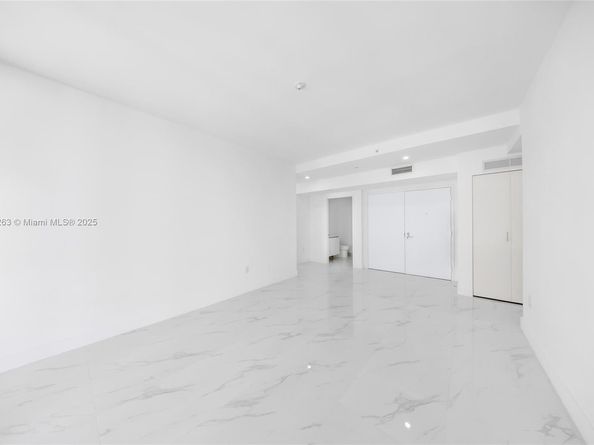 700 NE 24th St 2101, Miami FL 33137