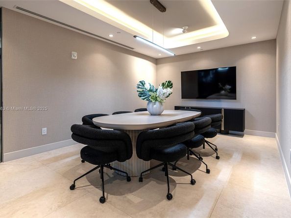 700 NE 24th St 2101, Miami FL 33137