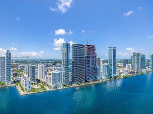 700 NE 24th St 2101, Miami FL 33137