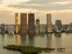 700 NE 24th St 2101, Miami FL 33137
