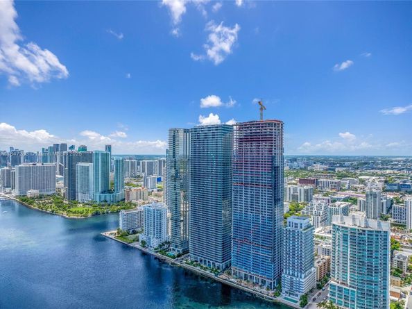 700 NE 24th St 2101, Miami FL 33137