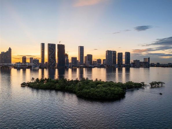 700 NE 24th St 2101, Miami FL 33137