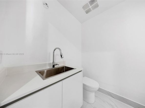 700 NE 24th St 2101, Miami FL 33137