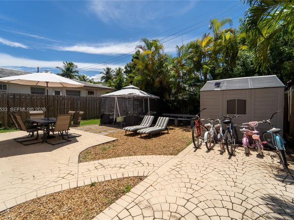 626 NE 4th Ct, Hallandale Beach FL 33009