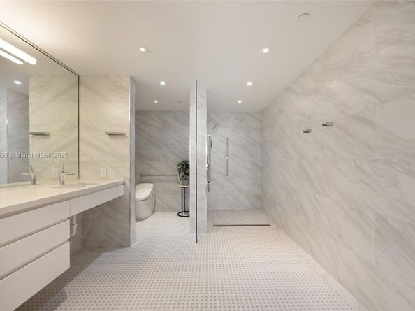 1000 S Pointe Dr 703, Miami Beach FL 33139