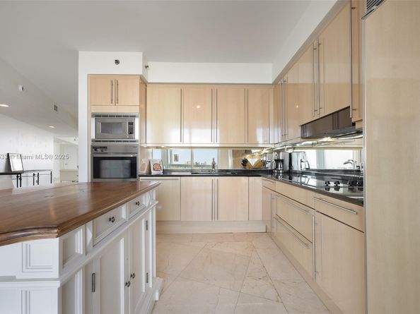 1000 S Pointe Dr 703, Miami Beach FL 33139