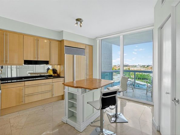 1000 S Pointe Dr 703, Miami Beach FL 33139