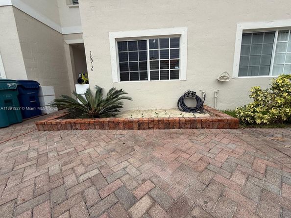 10916 SW 182nd Ln, Miami FL 33157