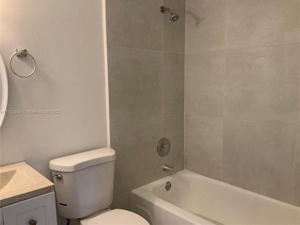 8889 Fontainebleau Blvd 403, Miami FL 33172