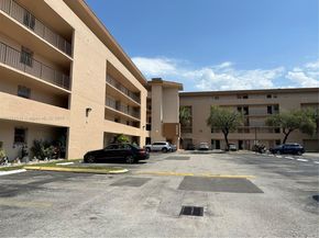 8889 Fontainebleau Blvd 403, Miami FL 33172