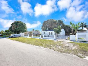 2932 NW 159th St, Miami Gardens FL 33054