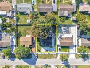 2932 NW 159th St, Miami Gardens FL 33054
