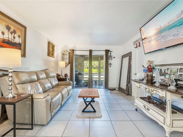 8901 NW 38th Dr 106, Coral Springs FL 33065