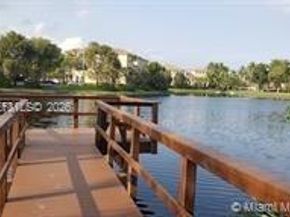 250 Jacaranda Dr 305, Plantation FL 33324