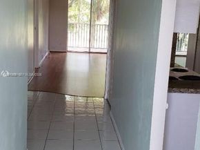 250 Jacaranda Dr 305, Plantation FL 33324