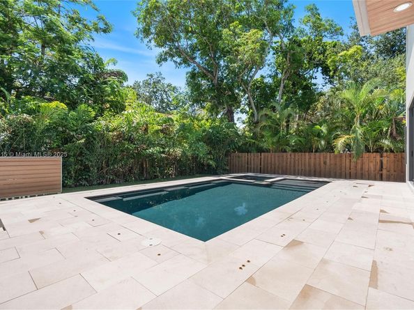 807 SW 12th Ave, Fort Lauderdale FL 33312