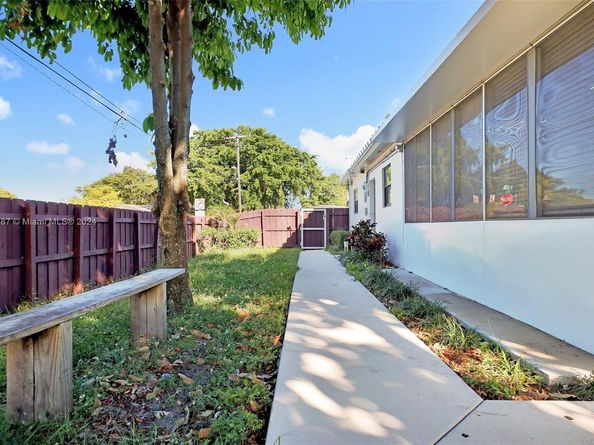 17130 NE 7th Ave, North Miami Beach FL 33162